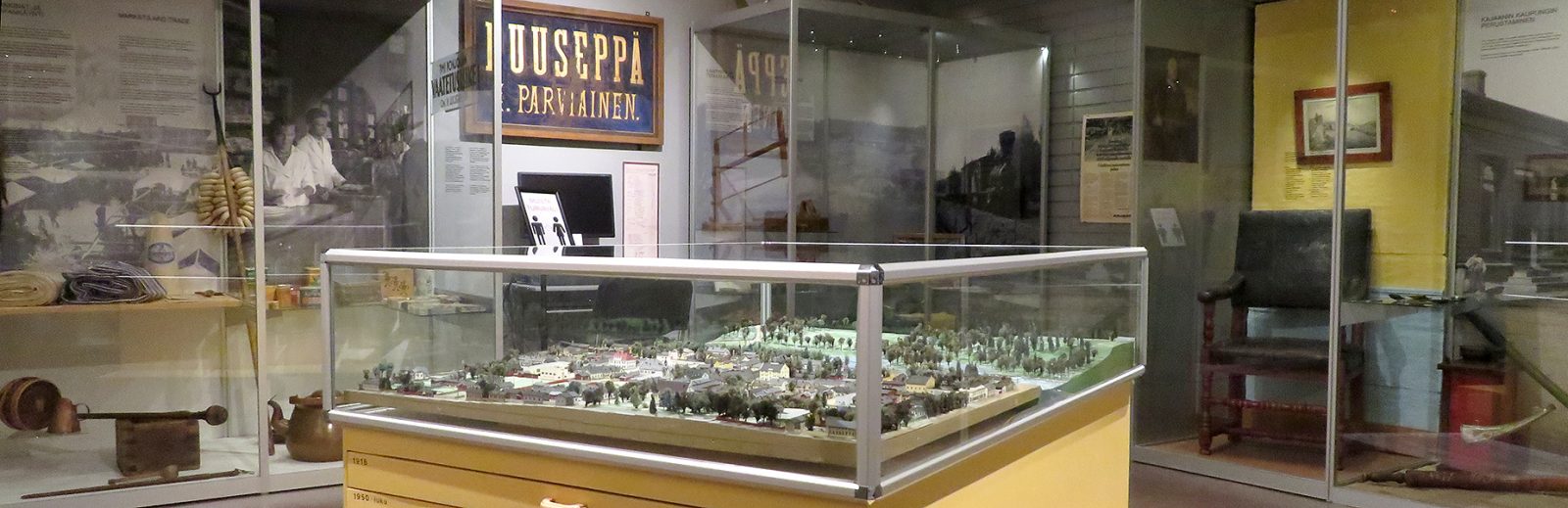 An exhibition detailing the history of Kajaani, with a scale model of the city in the middle.