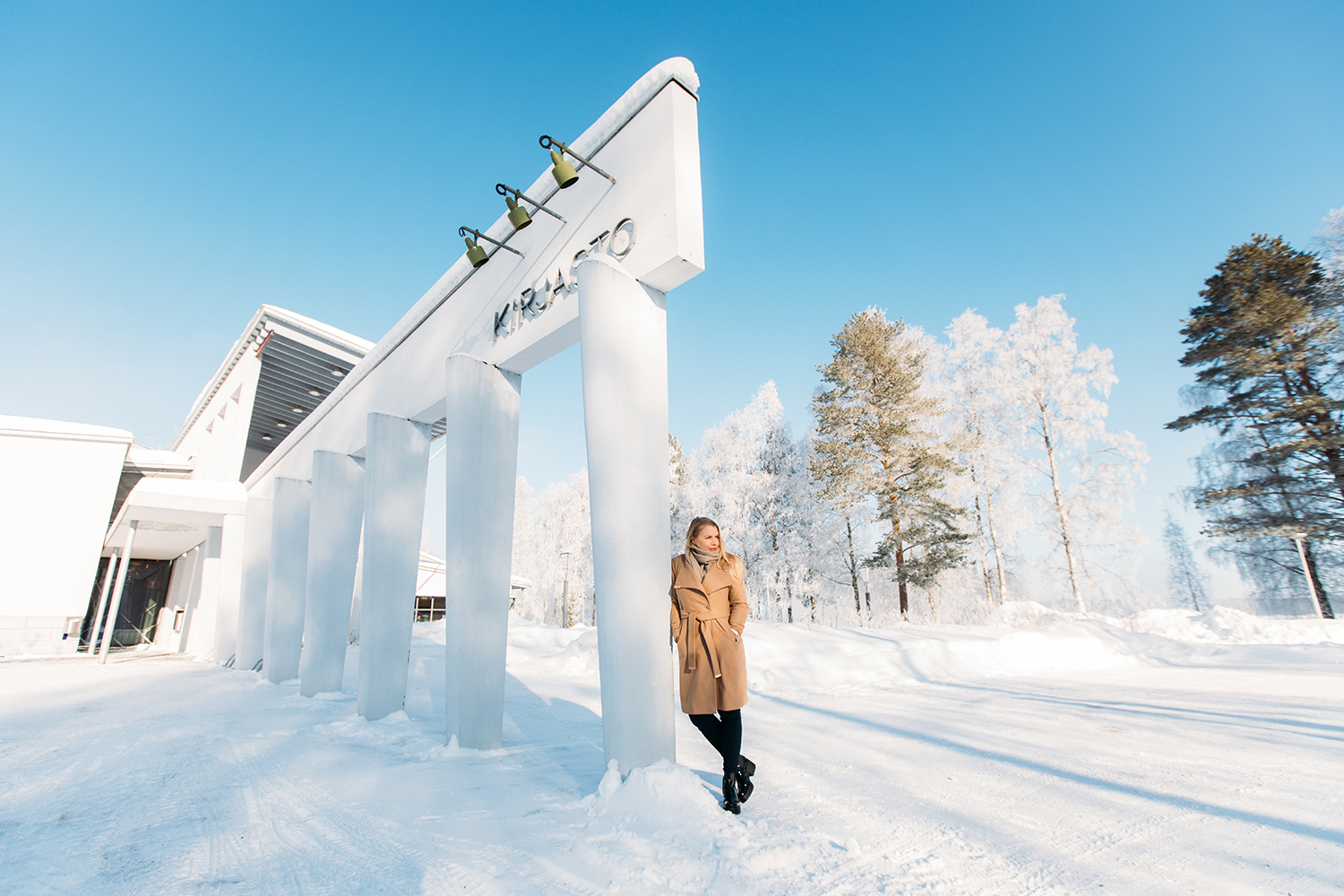 Talvinen kuva Kainuusta kuvassa Kuhmon kirjasto