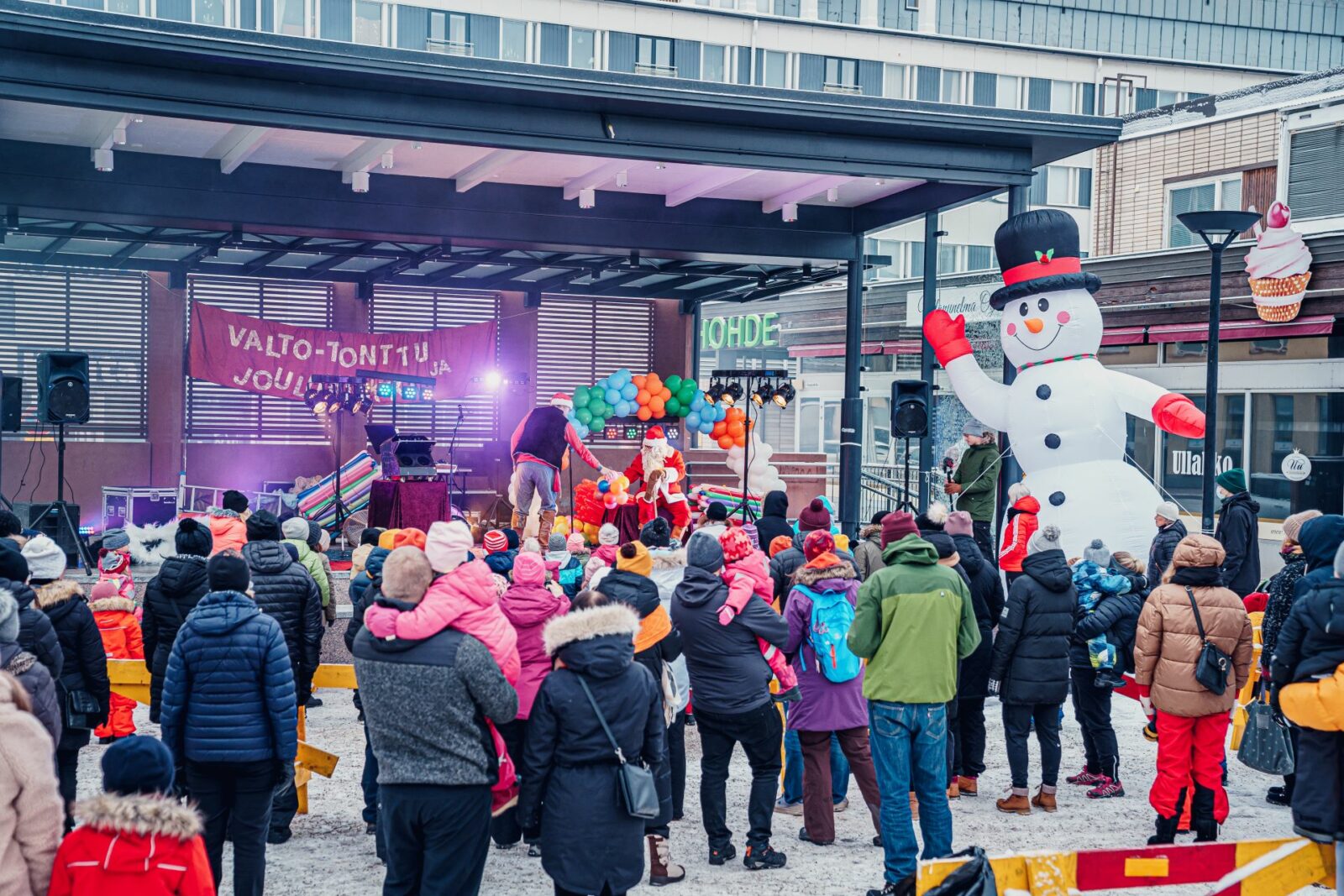 Kajaanin joulunavaus Raatihuoneentorilla