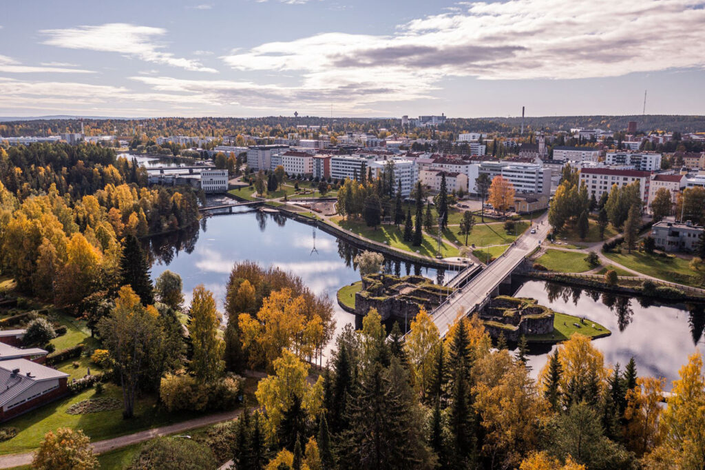 Syksyinen ilmakuva Kajaanista.